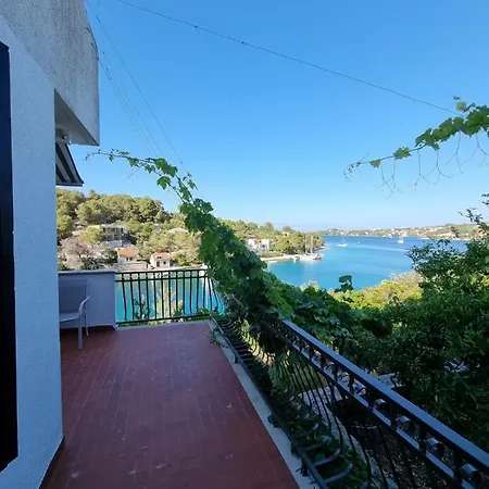 Holiday home Seafront Rural Big House At Solta Croacia Island Necujam